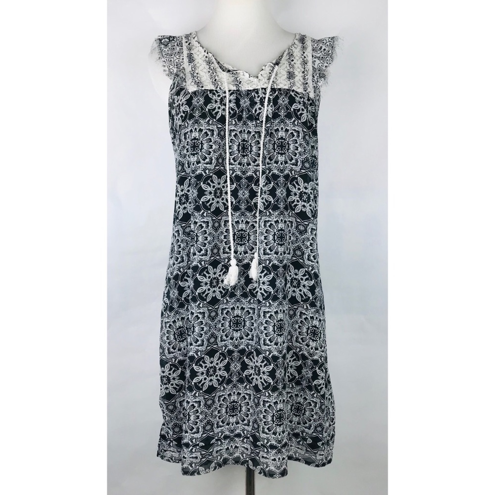 Xhilaration Women’s Dress Medium Black And White
